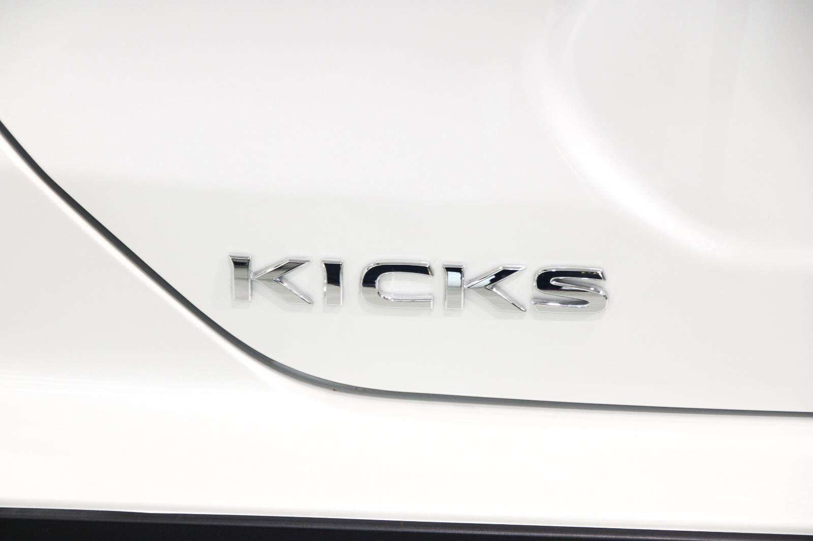 Used 2024 Nissan Kicks SR w/ SR Premium Package image 5