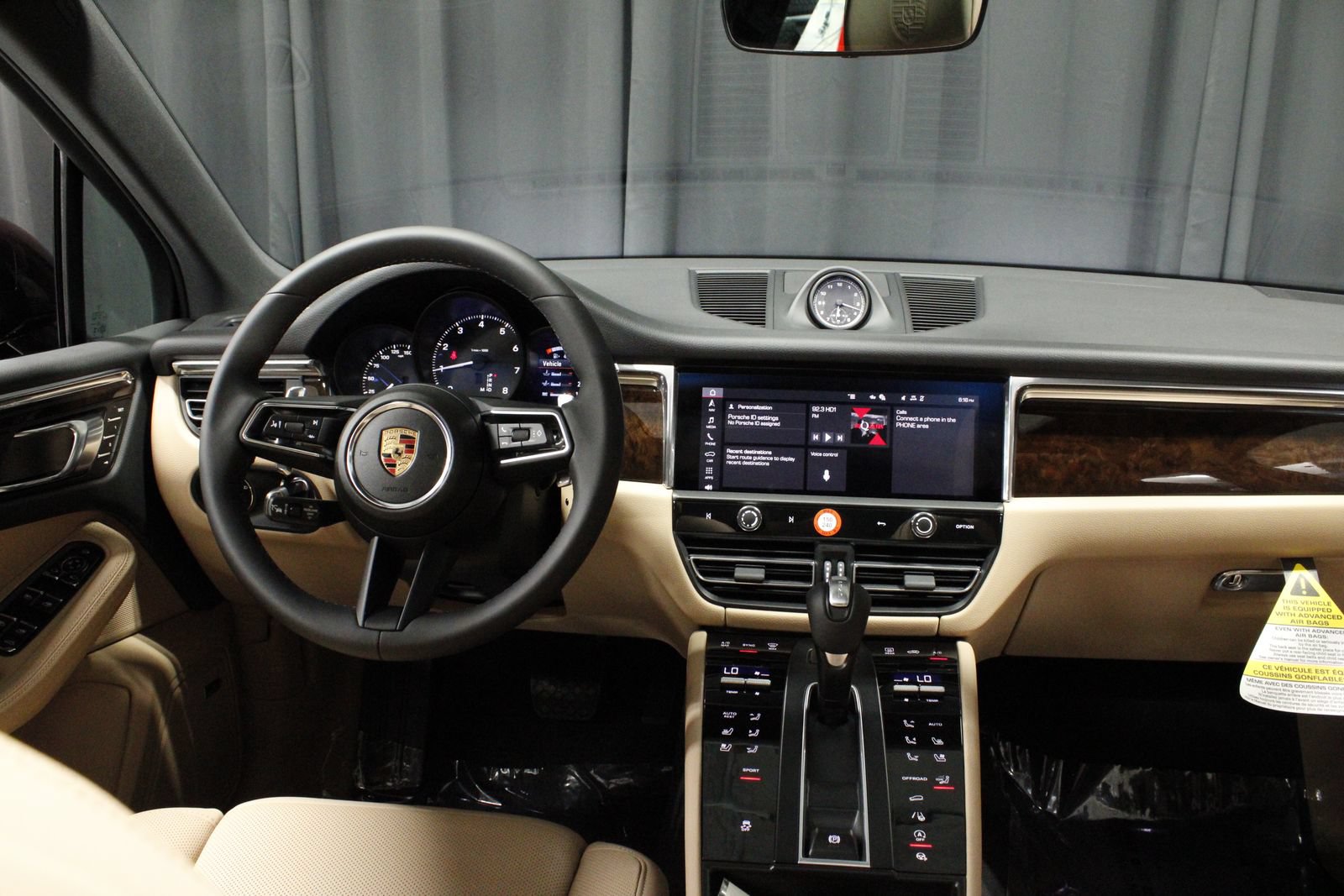 New 2026 Porsche Macan AWD/4WD image 4