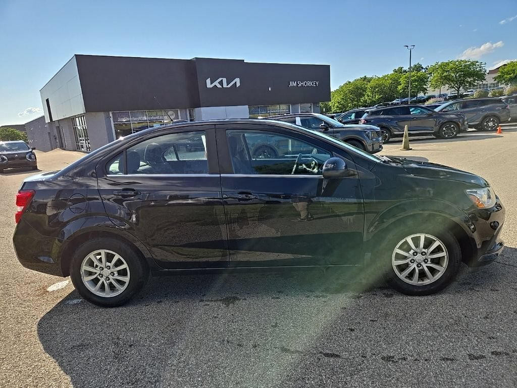 Used 2018 Chevrolet Sonic LT FWD image 2