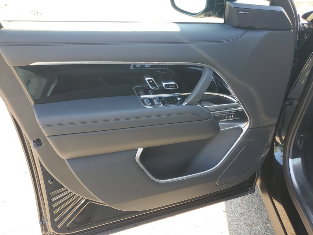 Used 2023 Land Rover Range Rover SE AWD/4WD image 8