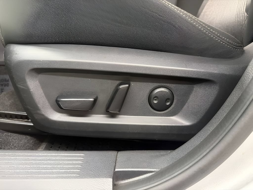 Used 2024 Nissan Rogue SV FWD image 16