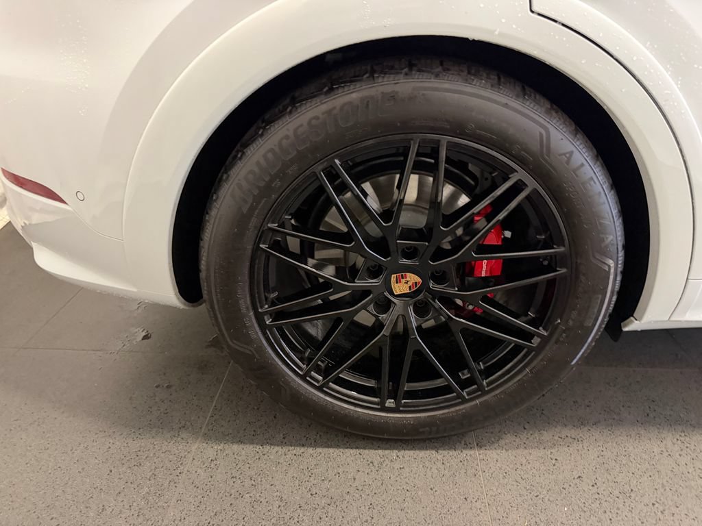 Certified 2025 Porsche Cayenne GTS AWD/4WD image 12