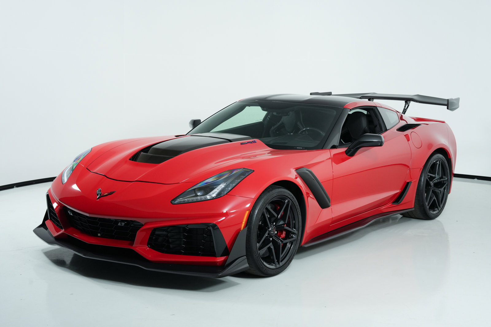 Used 2019 Chevrolet Corvette ZR1 RWD image 2