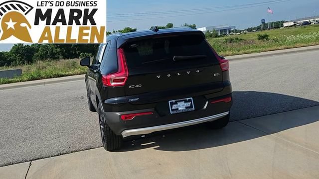Used 2023 Volvo XC40 B5 Plus AWD/4WD image 7