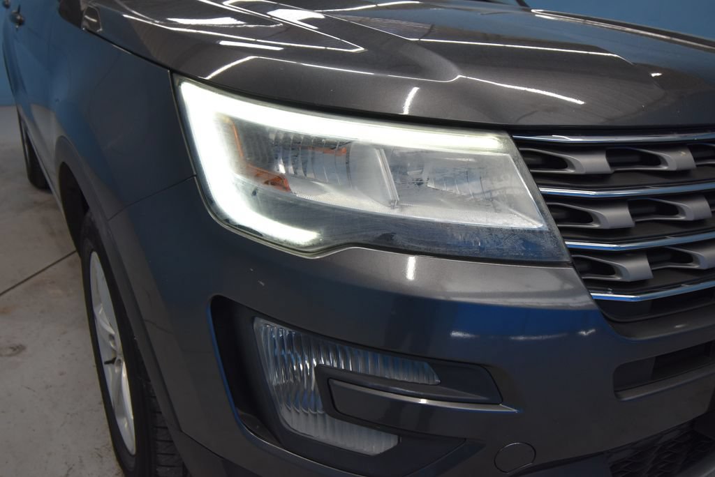 Used 2017 Ford Explorer XLT AWD/4WD image 39
