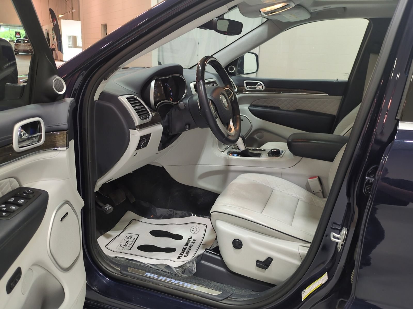Used 2018 Jeep Grand Cherokee Summit AWD/4WD image 18