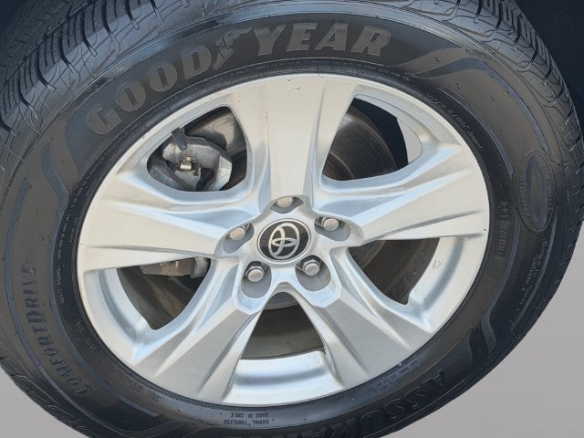 Used 2021 Toyota RAV4 XLE w/ Convenience Package AWD/4WD image 9