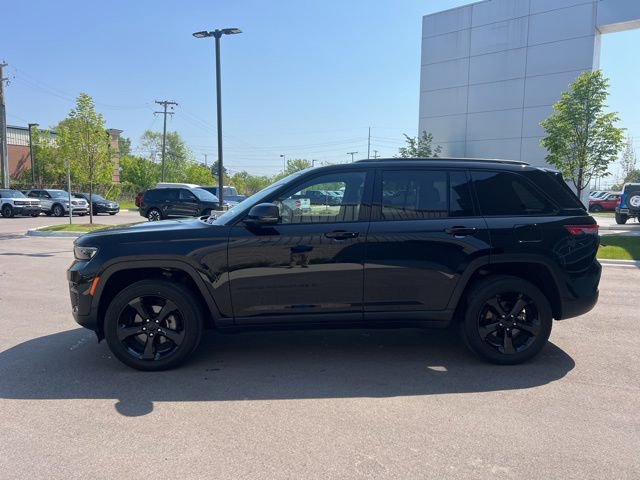 Used 2022 Jeep Grand Cherokee Altitude AWD/4WD image 8