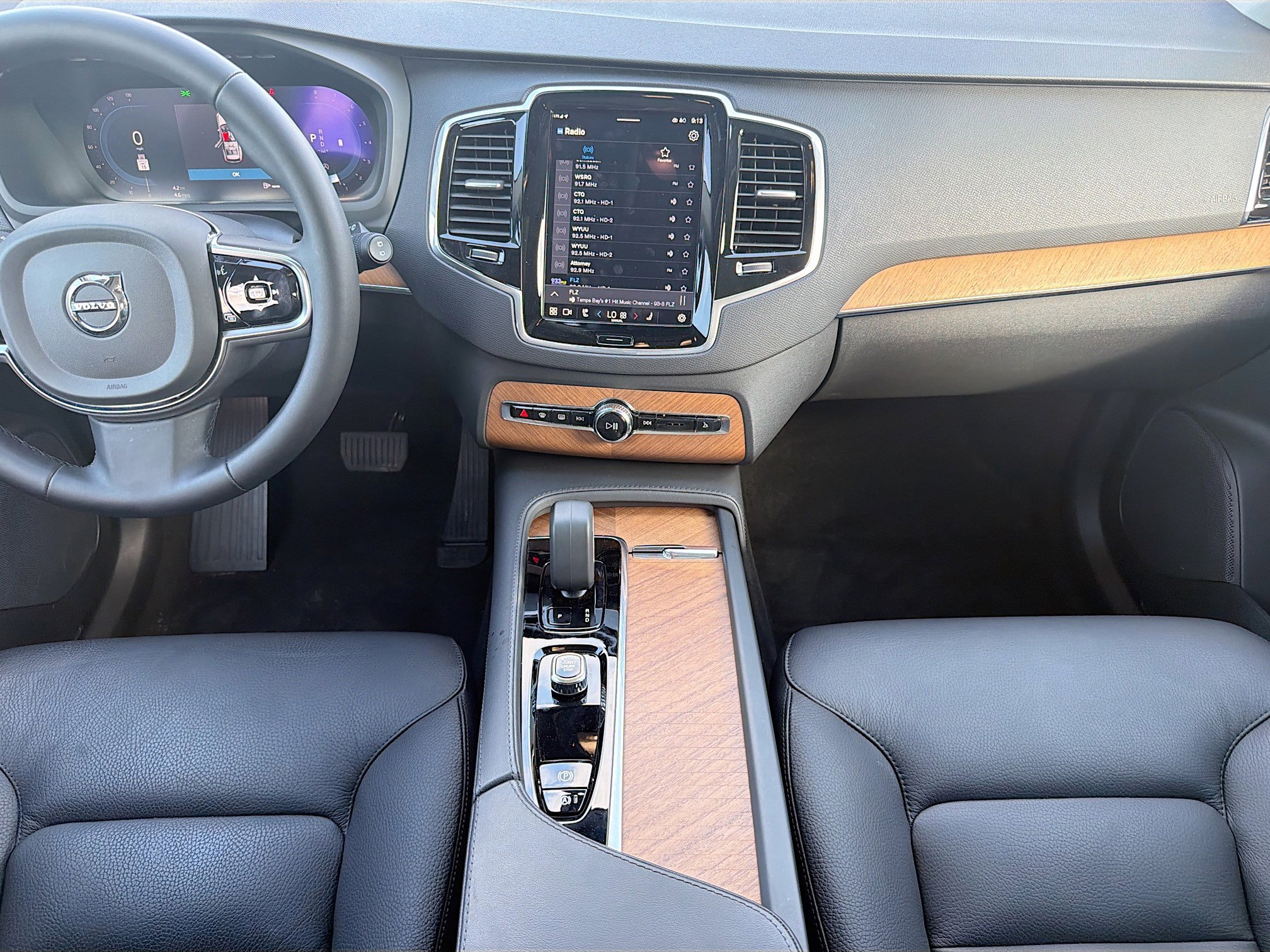 Used 2024 Volvo XC90 B6 Plus AWD/4WD image 19