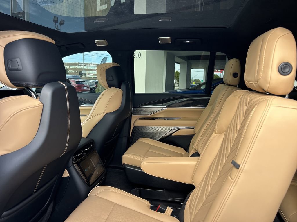New 2026 Cadillac Escalade IQ Luxury 2 image 17