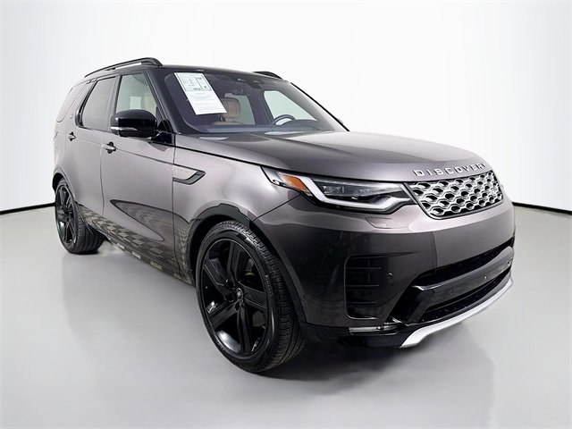 Used 2023 Land Rover Discovery Metropolitan Edition image 3