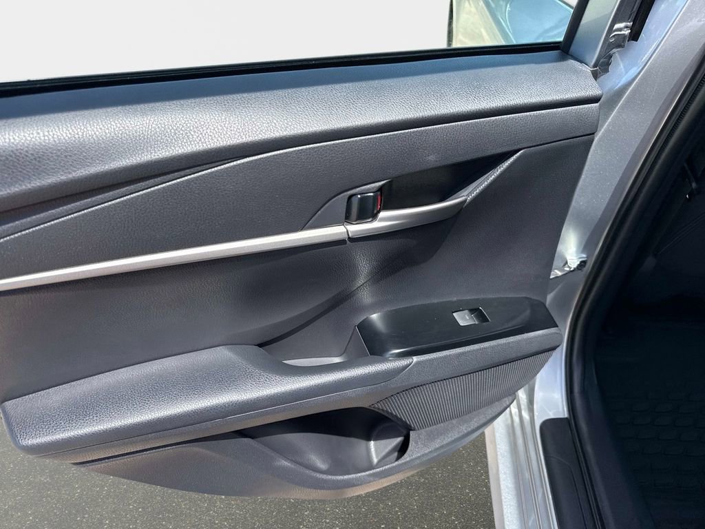 Used 2025 Toyota Camry LE w/ Convenience Package image 12