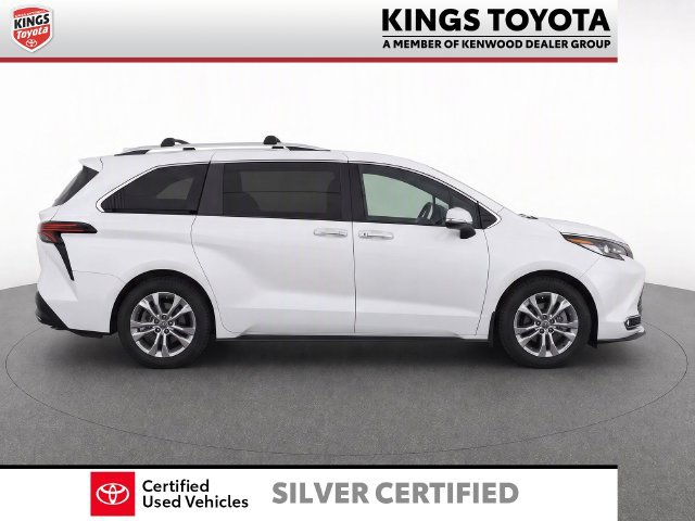 Used 2022 Toyota Sienna Platinum FWD image 11
