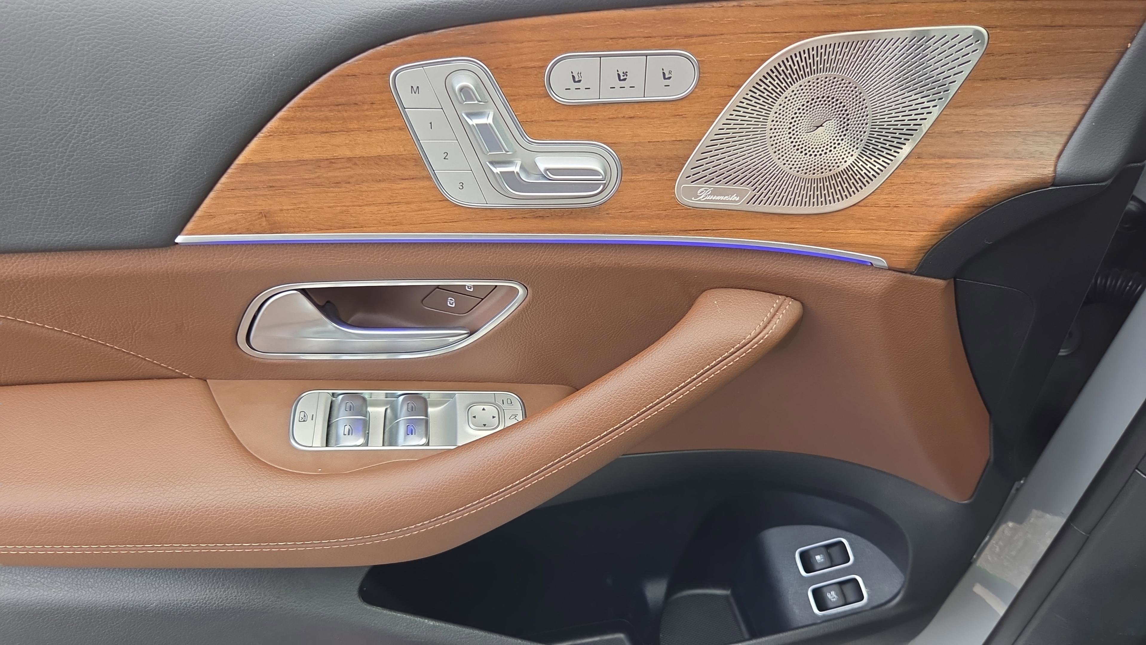 Used 2025 Mercedes-Benz GLE 450e 4MATIC w/ Winter Package image 13