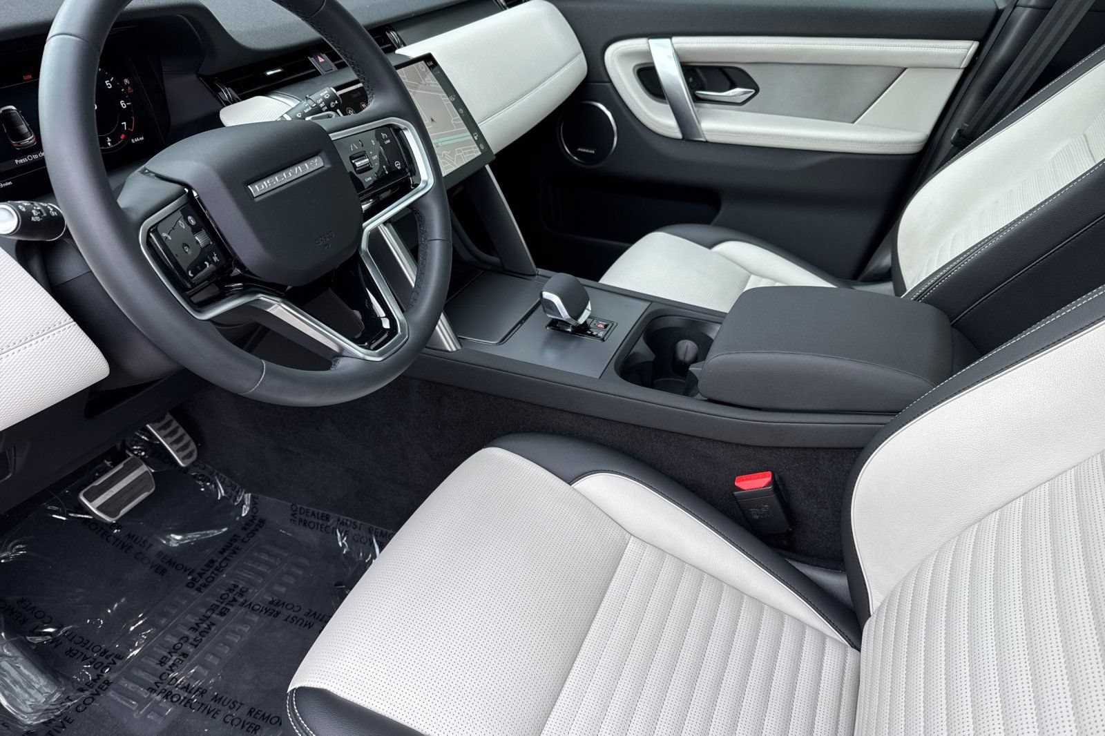 Certified 2025 Land Rover Discovery Sport Dynamic SE AWD/4WD image 9