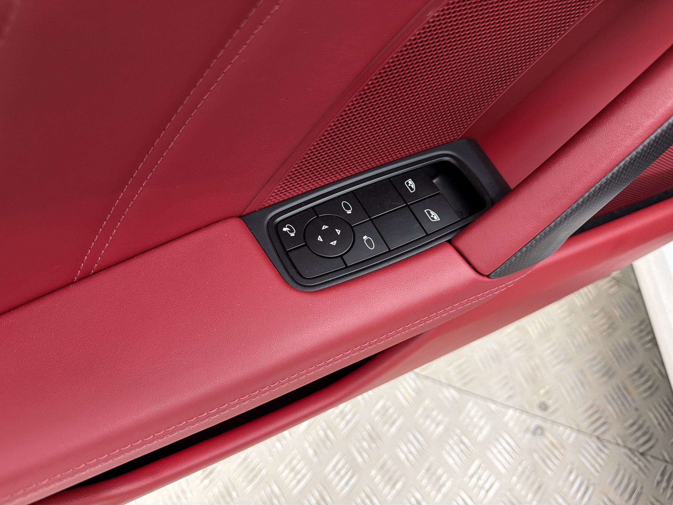 Certified 2026 Porsche 911 Targa 4 GTS AWD/4WD image 12