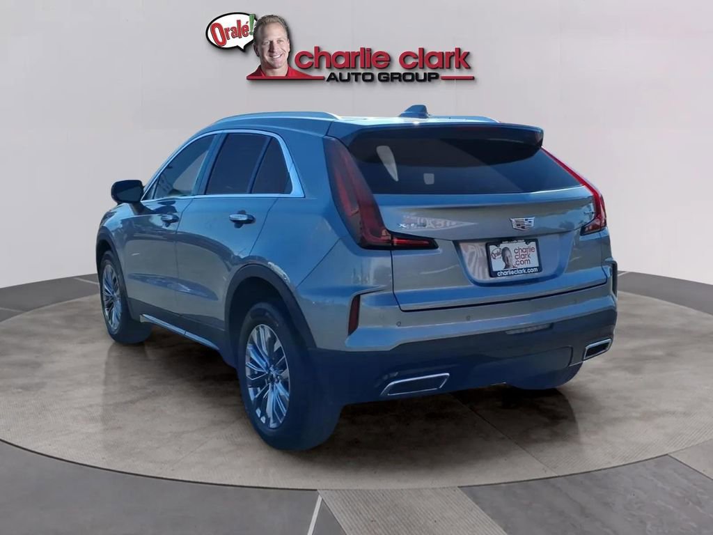Used 2025 Cadillac XT4 Premium Luxury image 3