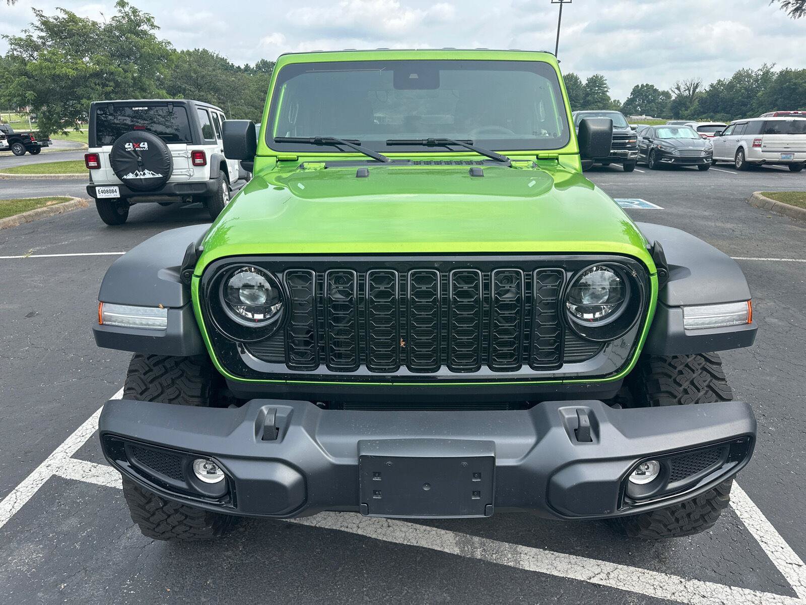 Used 2025 Jeep Wrangler Sport AWD/4WD image 2