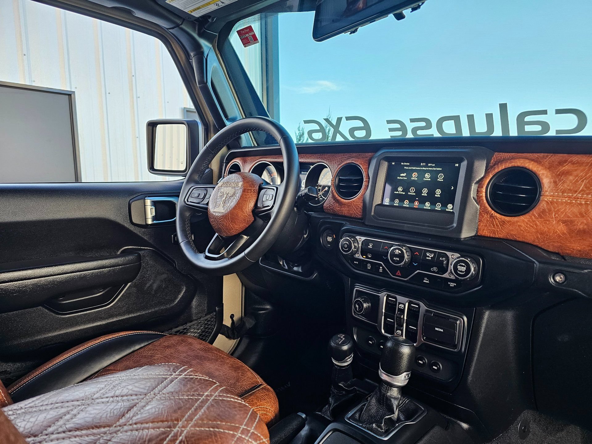Used 2023 Jeep Gladiator Sport AWD/4WD image 52