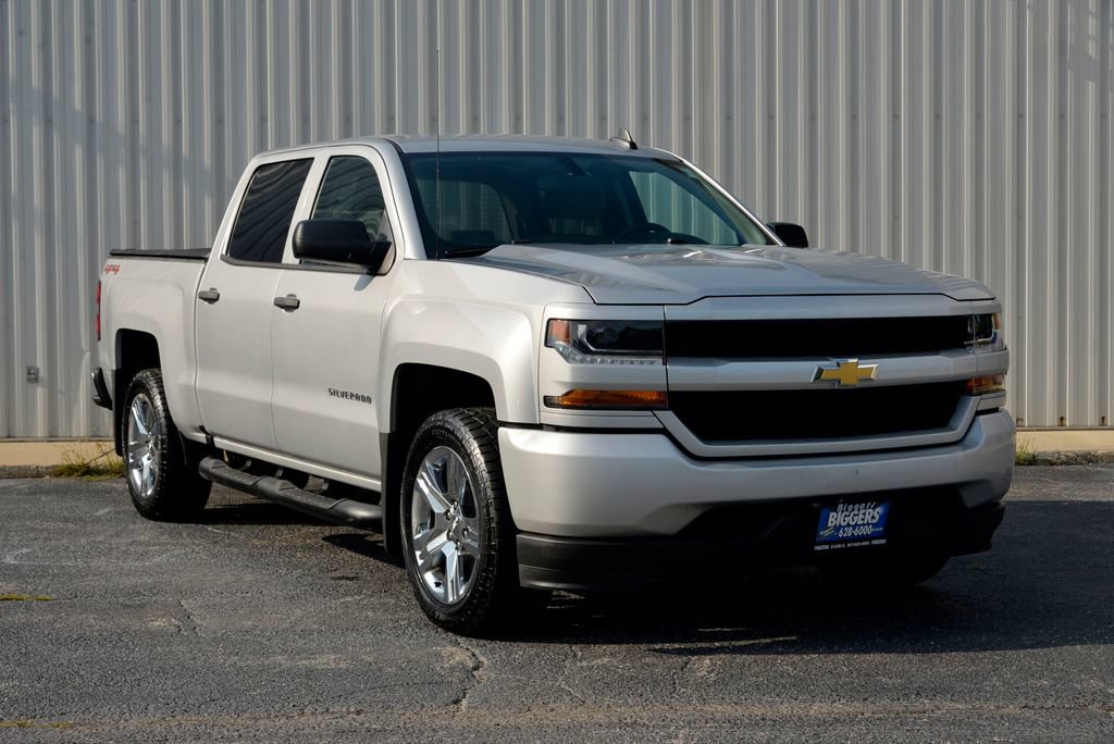 Used 2018 Chevrolet Silverado 1500 Custom w/ Custom Convenience Package AWD/4WD image 2