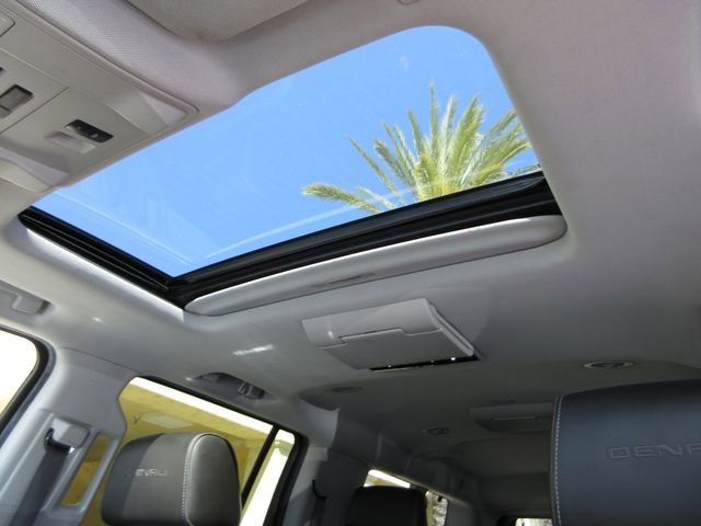 Used 2020 GMC Yukon XL Denali w/ Open Road Package image 24