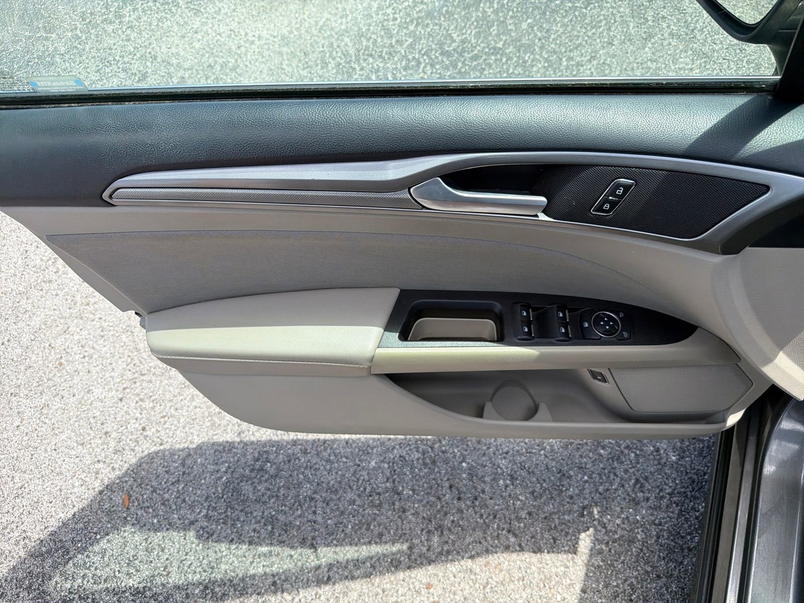 Used 2020 Ford Fusion SE FWD image 19