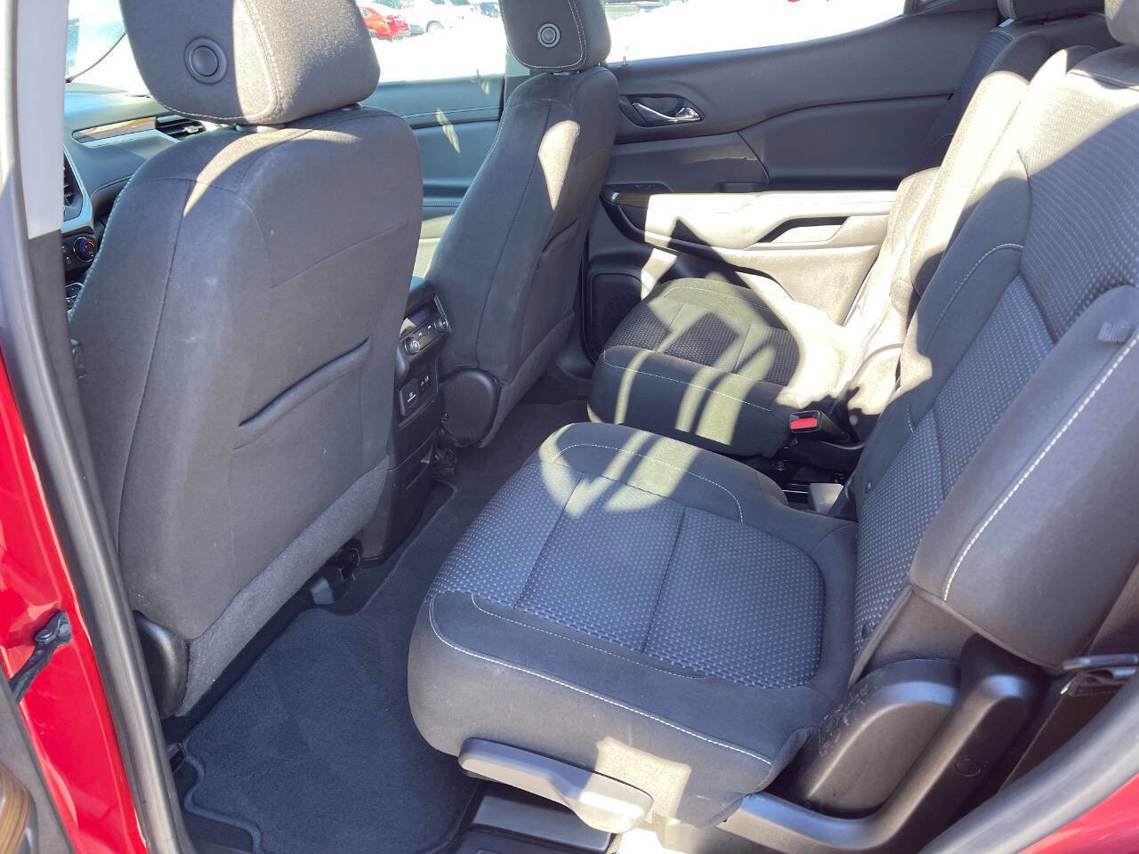 Used 2021 GMC Acadia SLE w/ Driver Convenience Package image 11