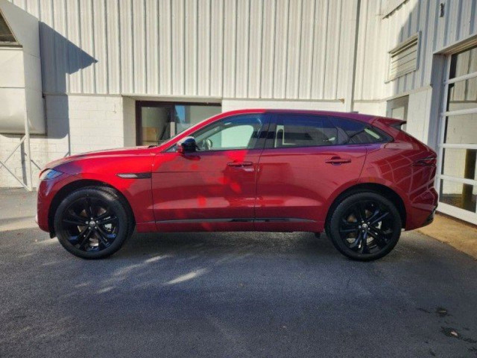 New 2024 Jaguar F-PACE R-Dynamic S image 2