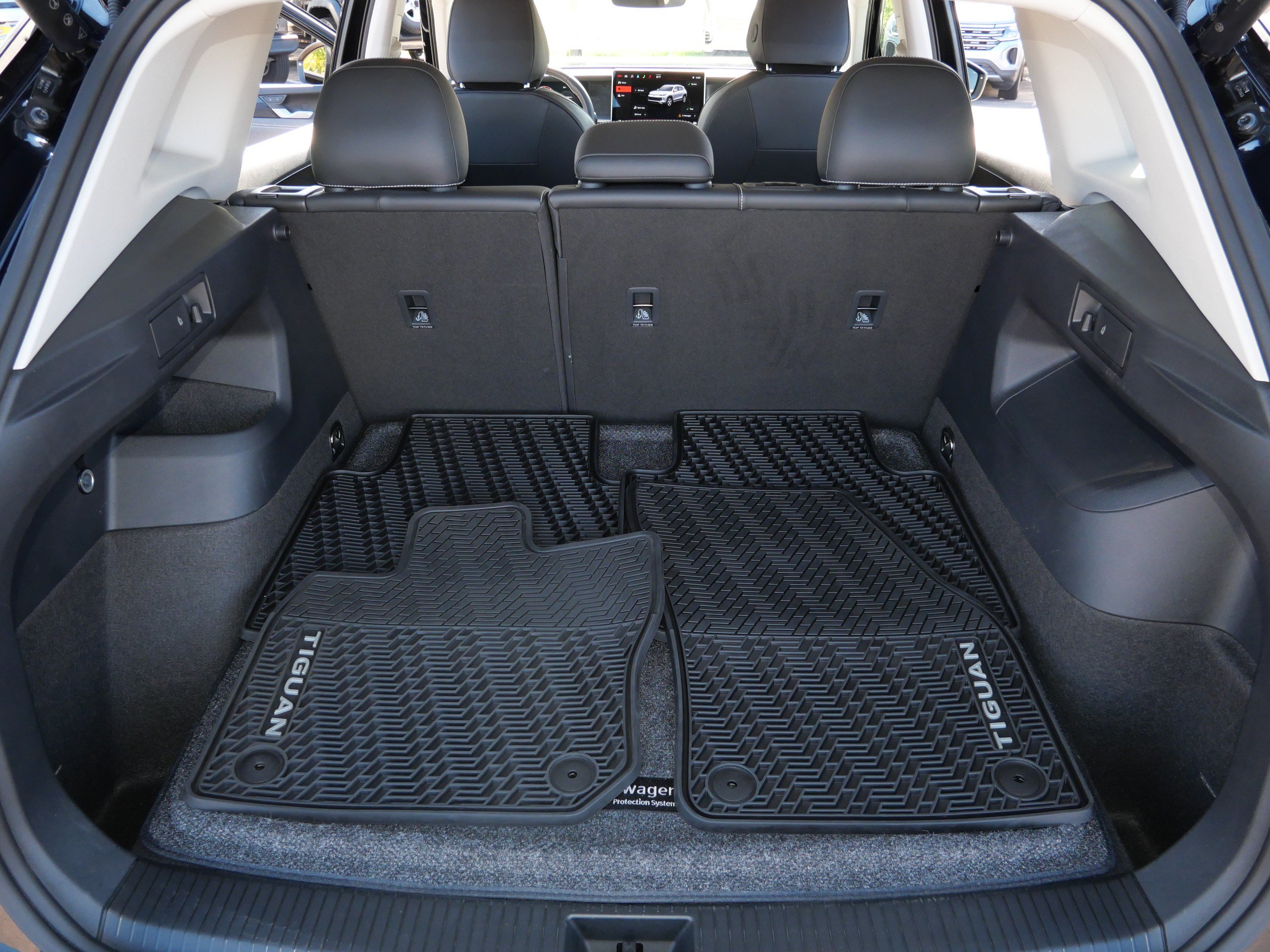Certified 2025 Volkswagen Tiguan SE AWD/4WD image 18