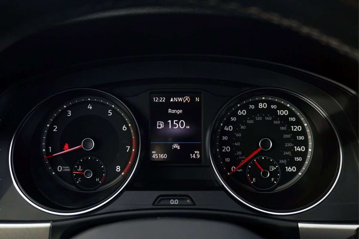 Used 2020 Volkswagen Atlas Cross Sport SE w/ Towing Package image 27