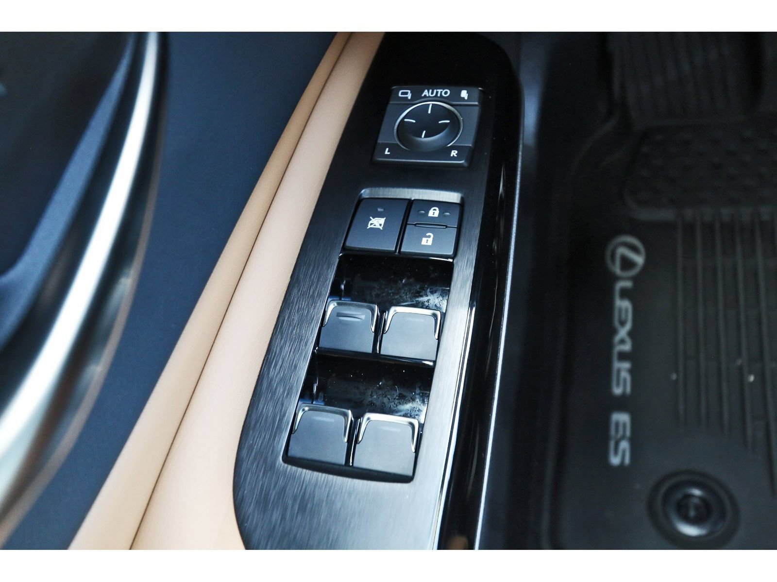 Used 2022 Lexus ES 350 Ultra Luxury w/ Accessory Package 2 FWD image 22