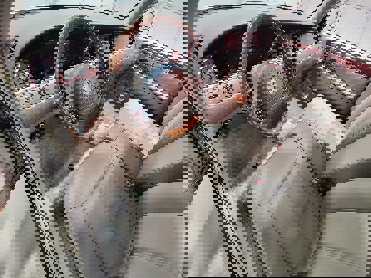 Used 2004 Lincoln Town Car Ultimate image 25