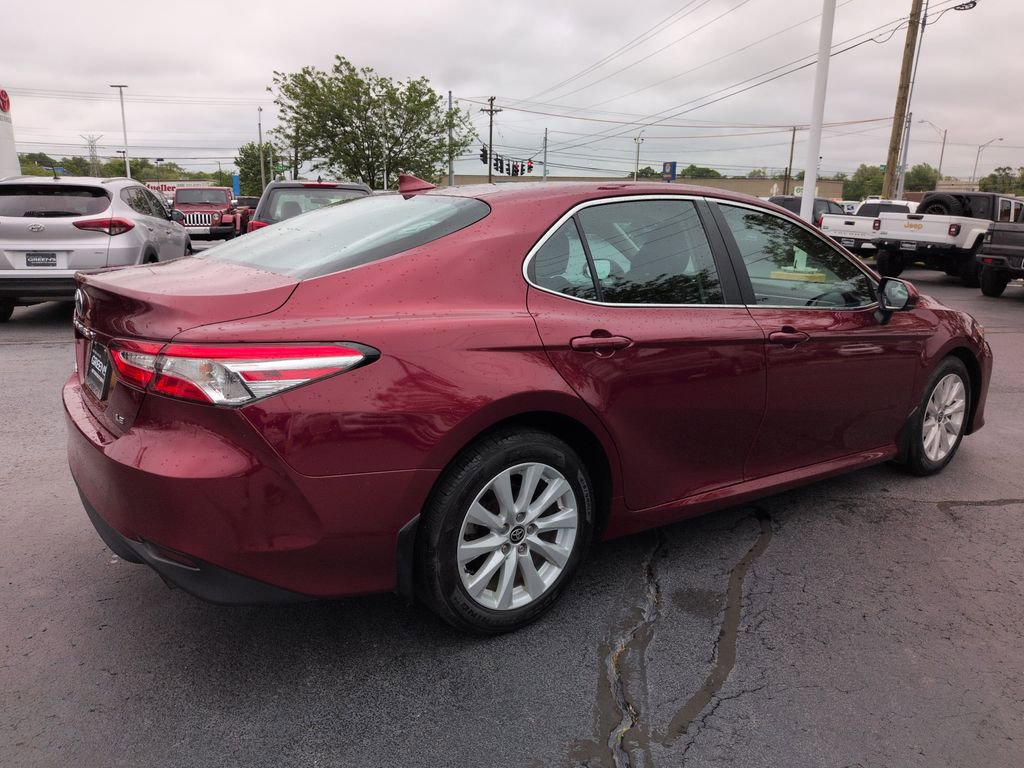 Used 2020 Toyota Camry LE FWD image 5