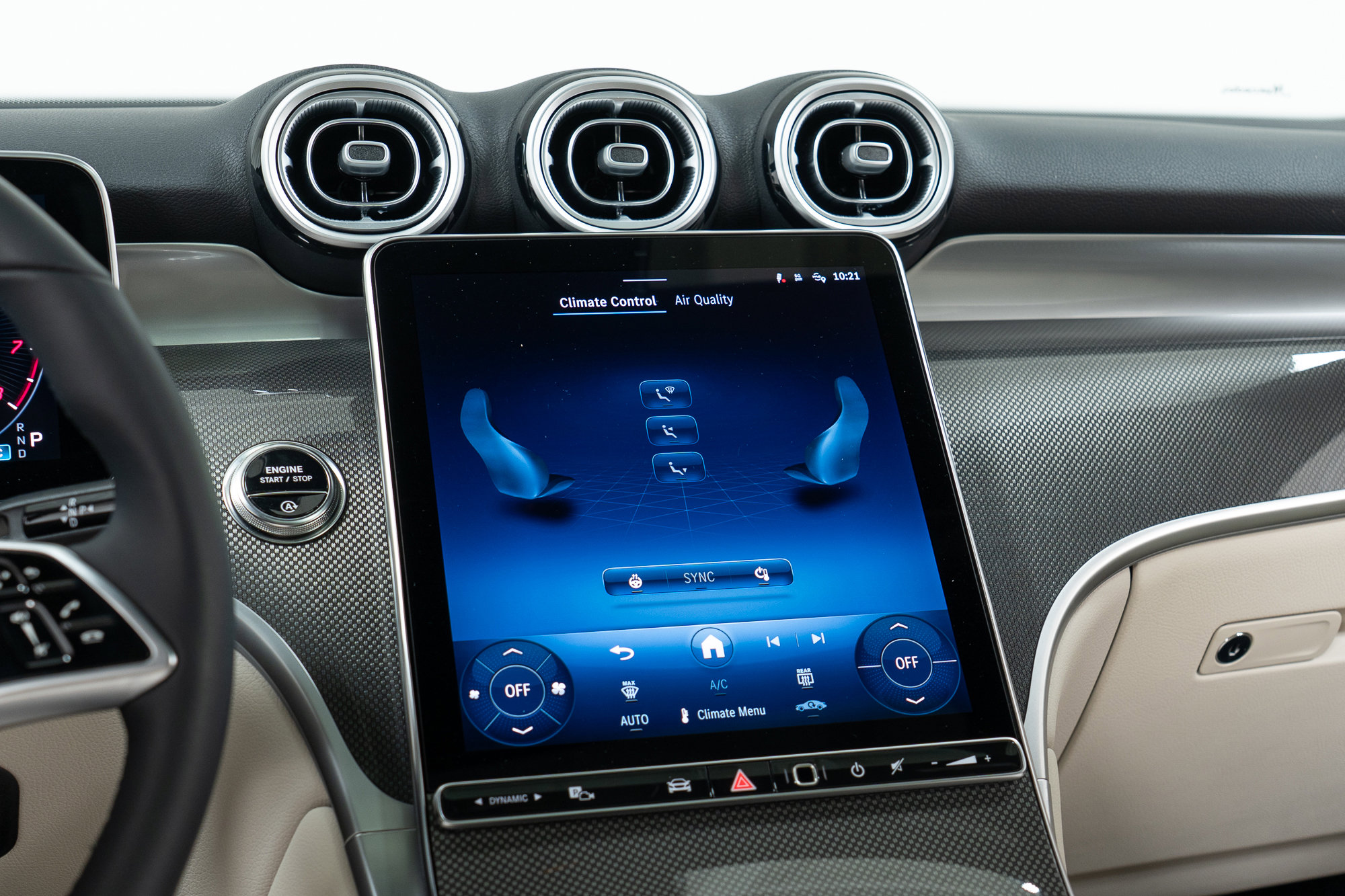 Used 2025 Mercedes-Benz GLC 300 4MATIC image 19