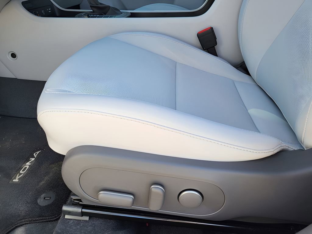Used 2025 Hyundai Kona SEL image 24