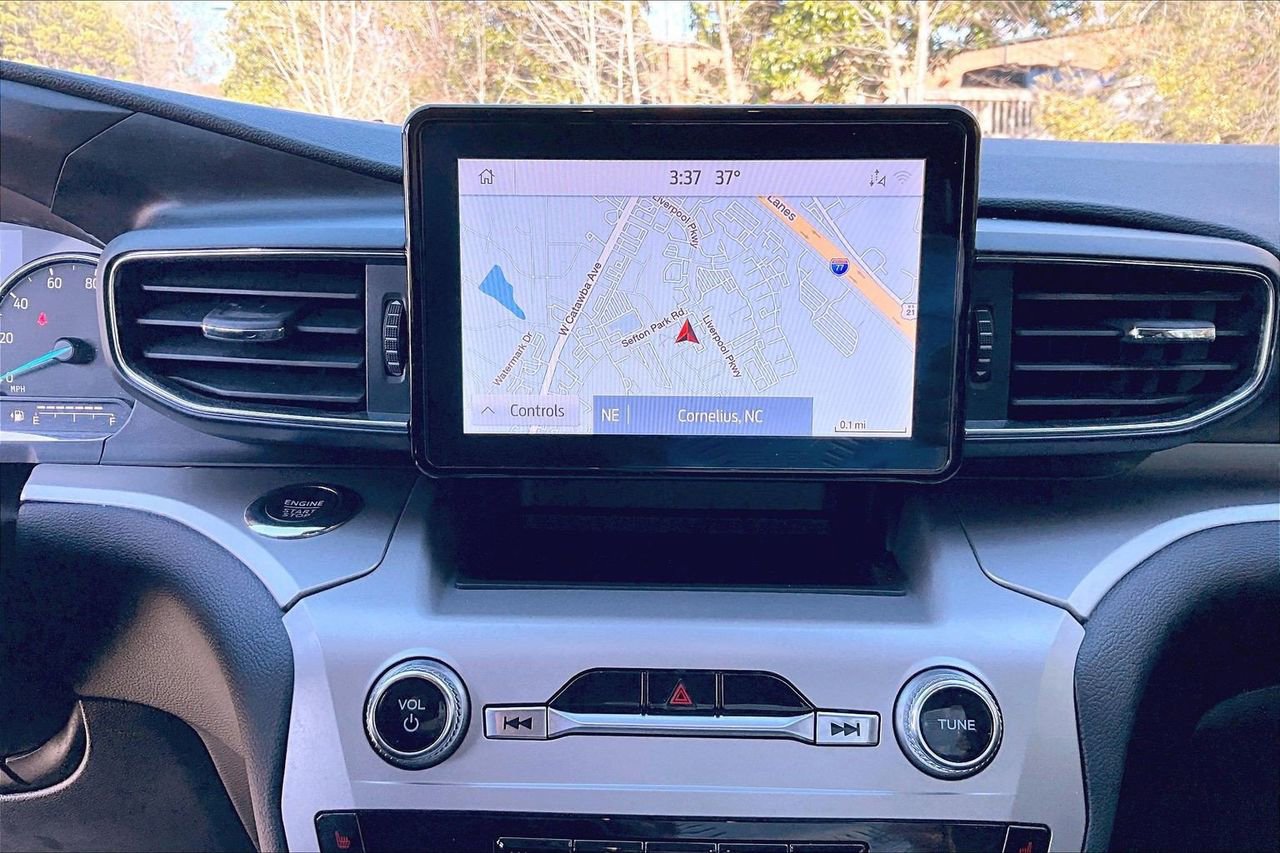 Used 2022 Ford Explorer XLT w/ Equipment Group 202A image 13