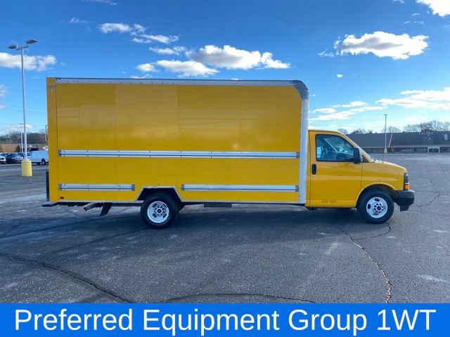 Used 2017 GMC Savana 3500 Extended image 3