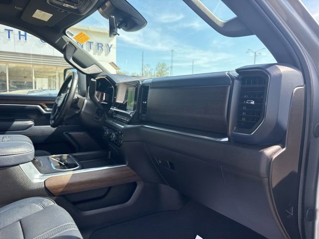 Used 2025 Chevrolet Silverado 3500 High Country w/ High Country Premium Package AWD/4WD image 26