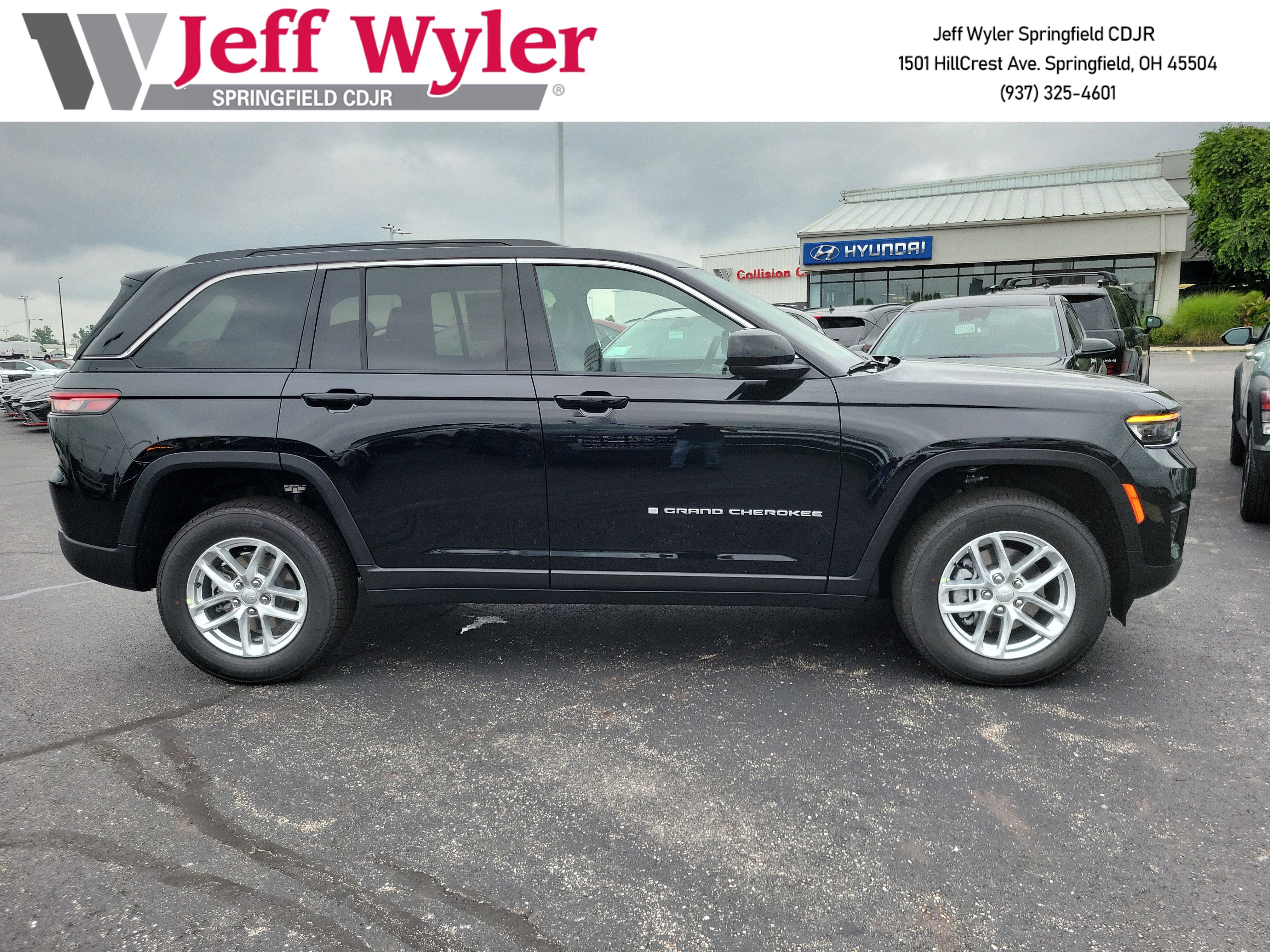 New 2026 Jeep Grand Cherokee Laredo X AWD/4WD image 3