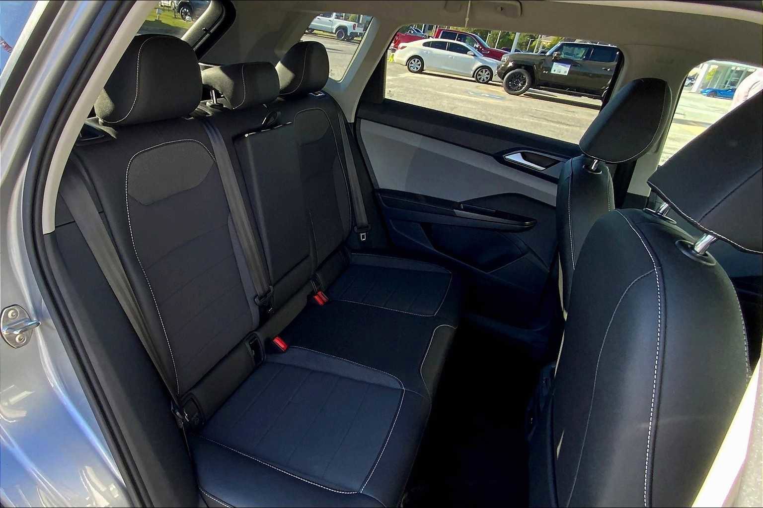 Used 2024 Volkswagen Taos SE image 18