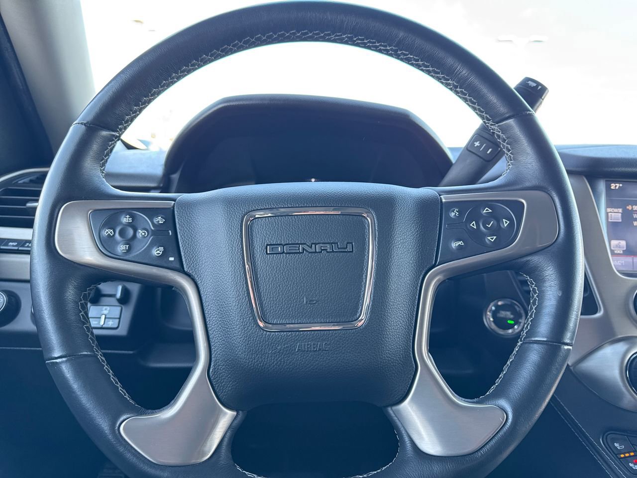 Used 2015 GMC Yukon XL Denali w/ Premium Package image 23