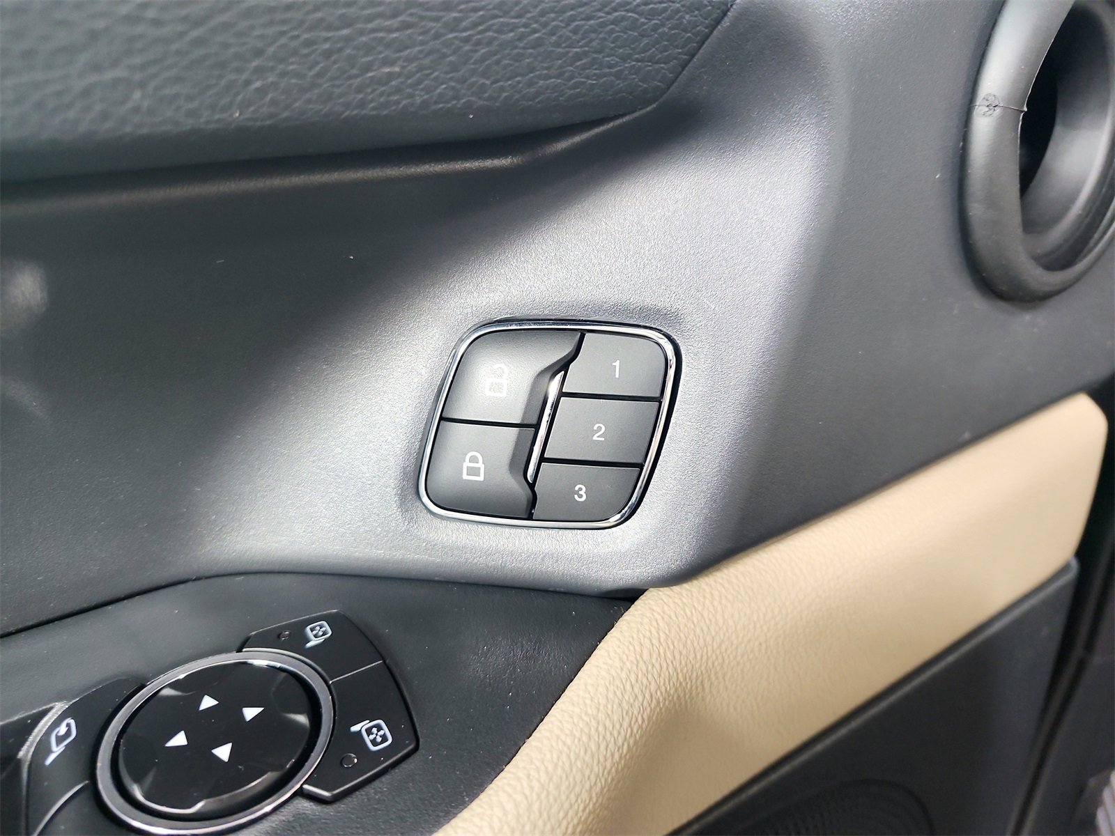 Used 2024 Ford Expedition Limited image 21