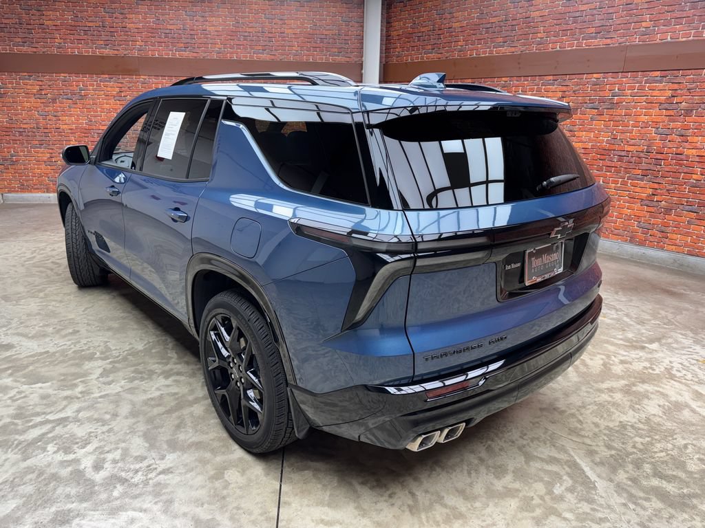 Used 2026 Chevrolet Traverse RS w/ LPO, Floor Liner Package AWD/4WD image 2