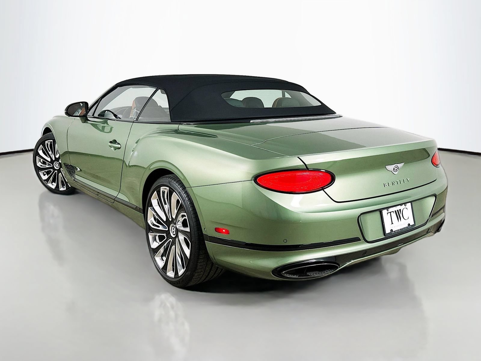 Used 2024 Bentley Continental GT Mulliner AWD/4WD image 3