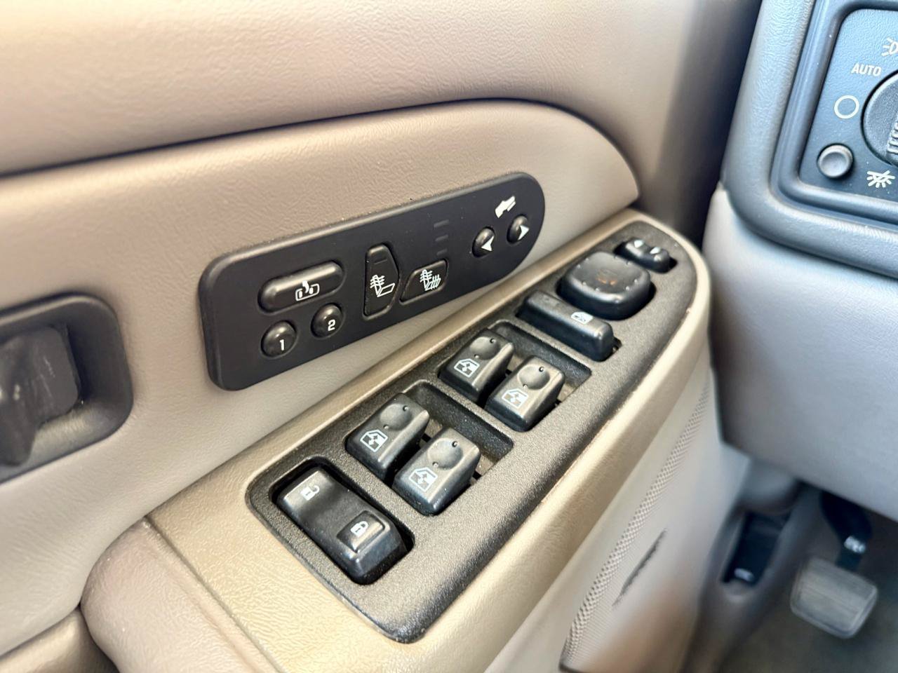 Used 2004 Chevrolet Tahoe LT w/ LT Preferred Equipment Group AWD/4WD image 21