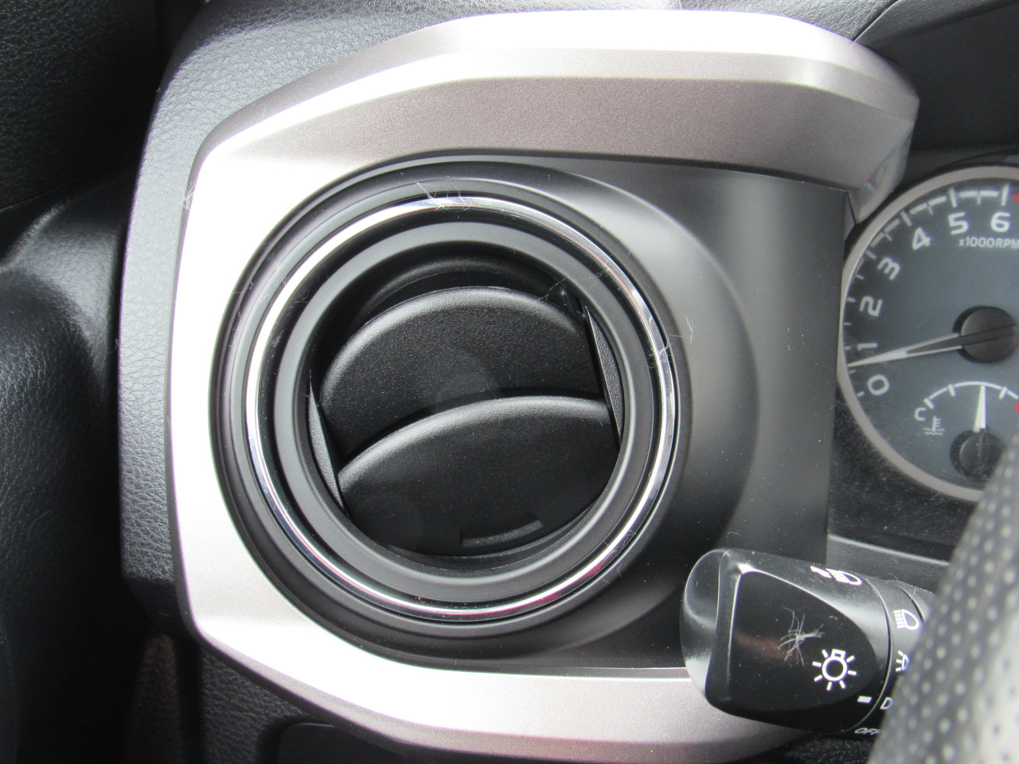 Used 2020 Toyota Tacoma SR5 w/ Blackout Package AWD/4WD image 17