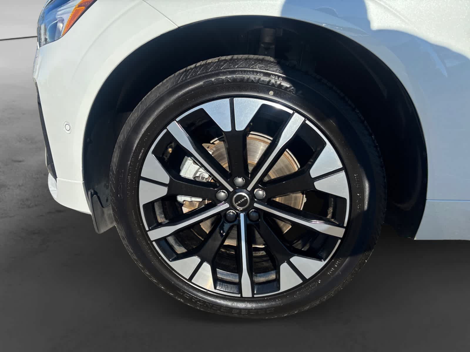 Used 2026 Volvo XC60 B5 Plus AWD/4WD image 9