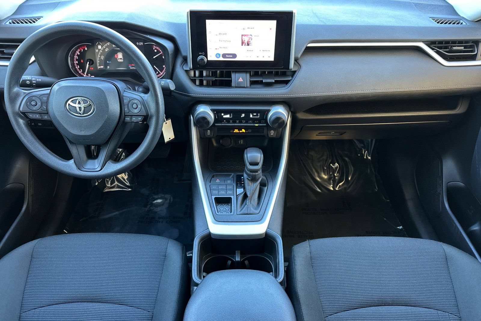 Used 2024 Toyota RAV4 LE AWD/4WD image 16