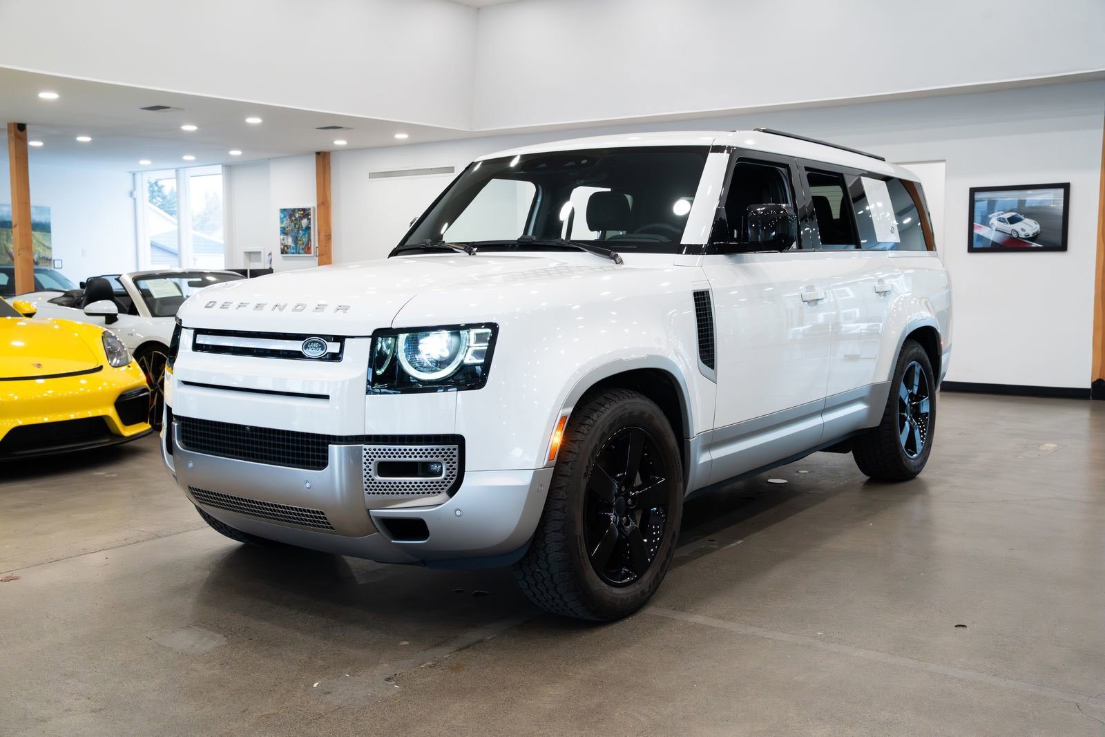 Used 2023 Land Rover Defender 130 SE image 28