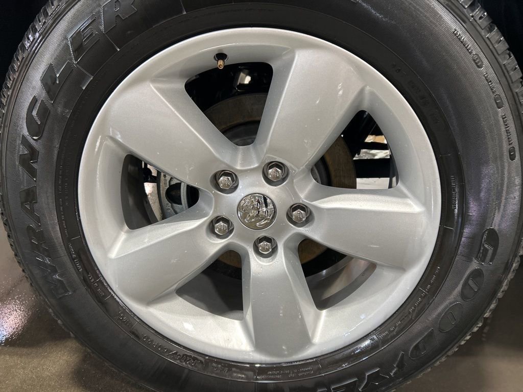 Used 2024 RAM 1500 Classic SLT image 25